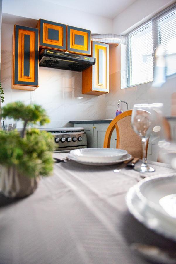 Promenada Old Town Apartment Bucharest Luaran gambar
